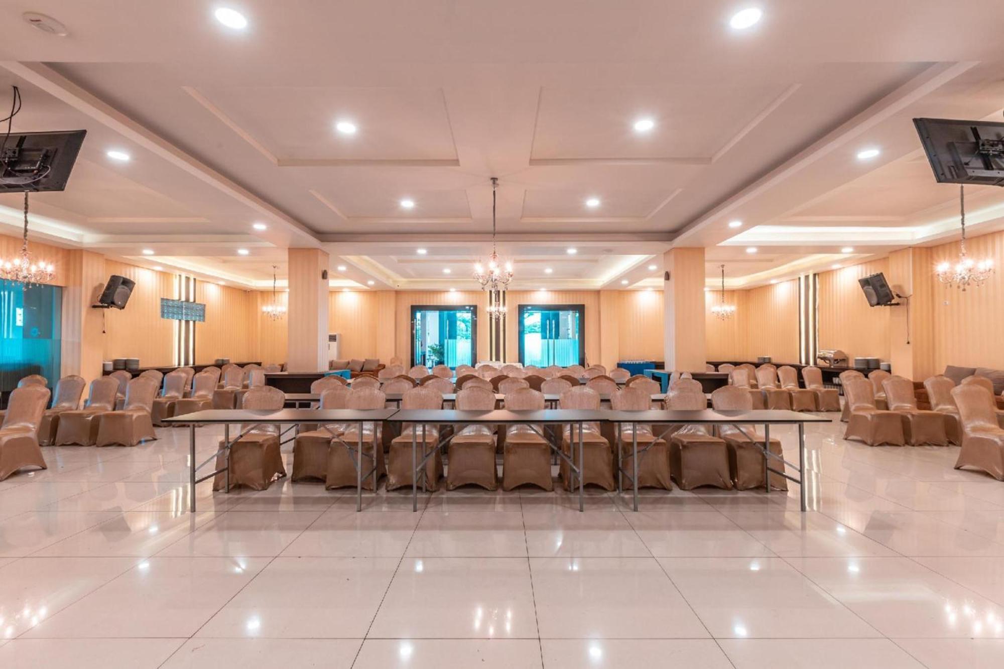 Collection O Hotel Igloo Bekasi Extérieur photo