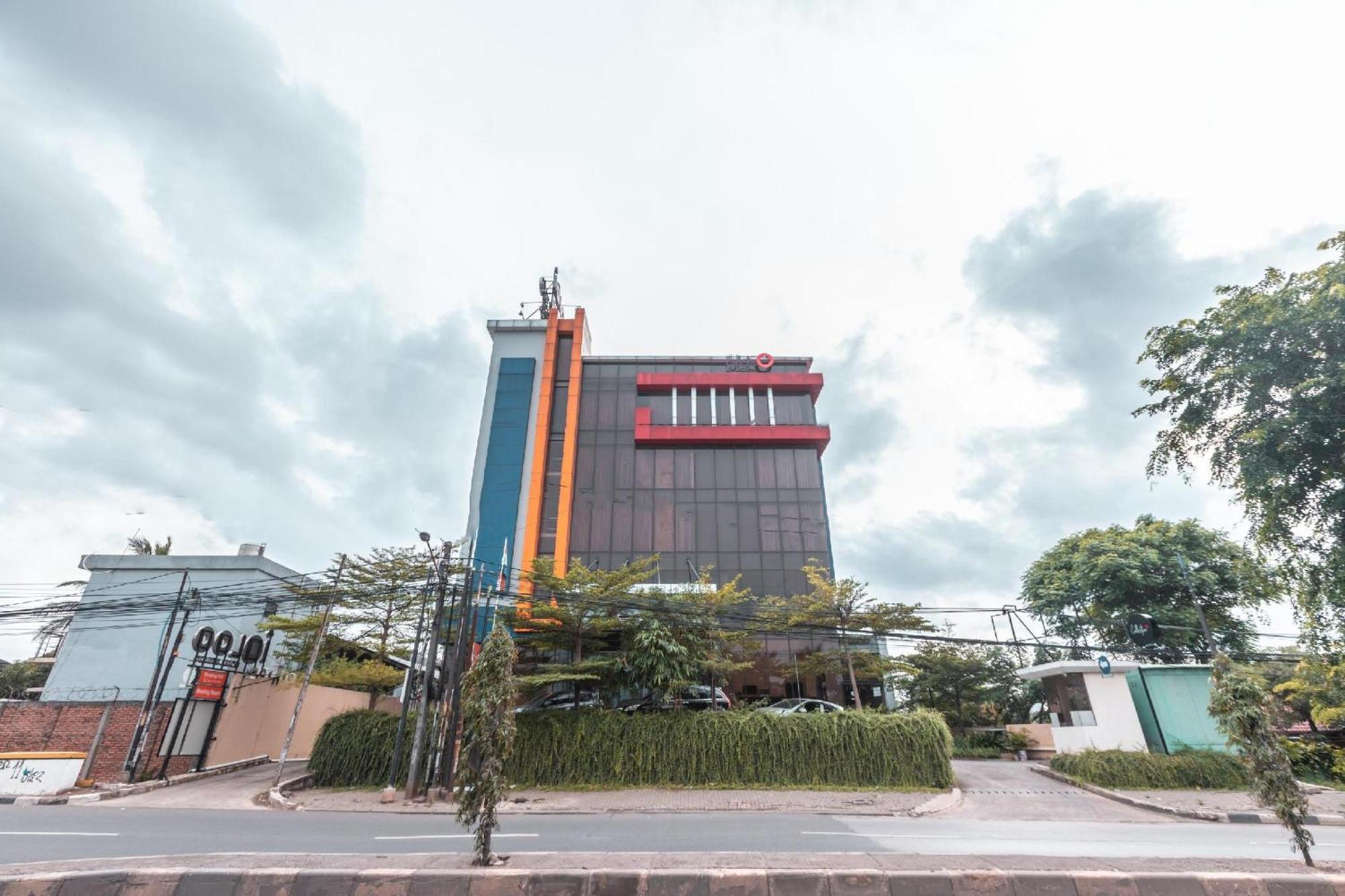 Collection O Hotel Igloo Bekasi Extérieur photo